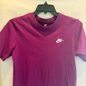 Nike Men’s Magenta Crewneck Tee, Men’s Size S